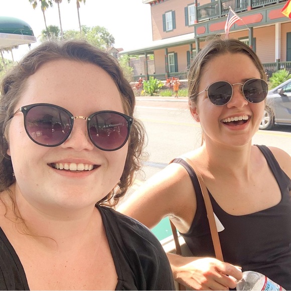 Meet your Posher, Rachel - Picture 1 of 3